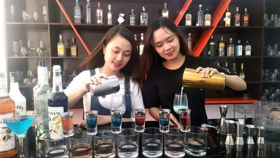 Pha chế và phục vụ đồ uống